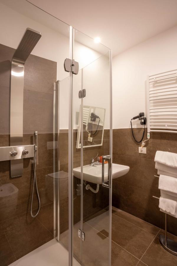 V Hotel Ancona Exterior photo